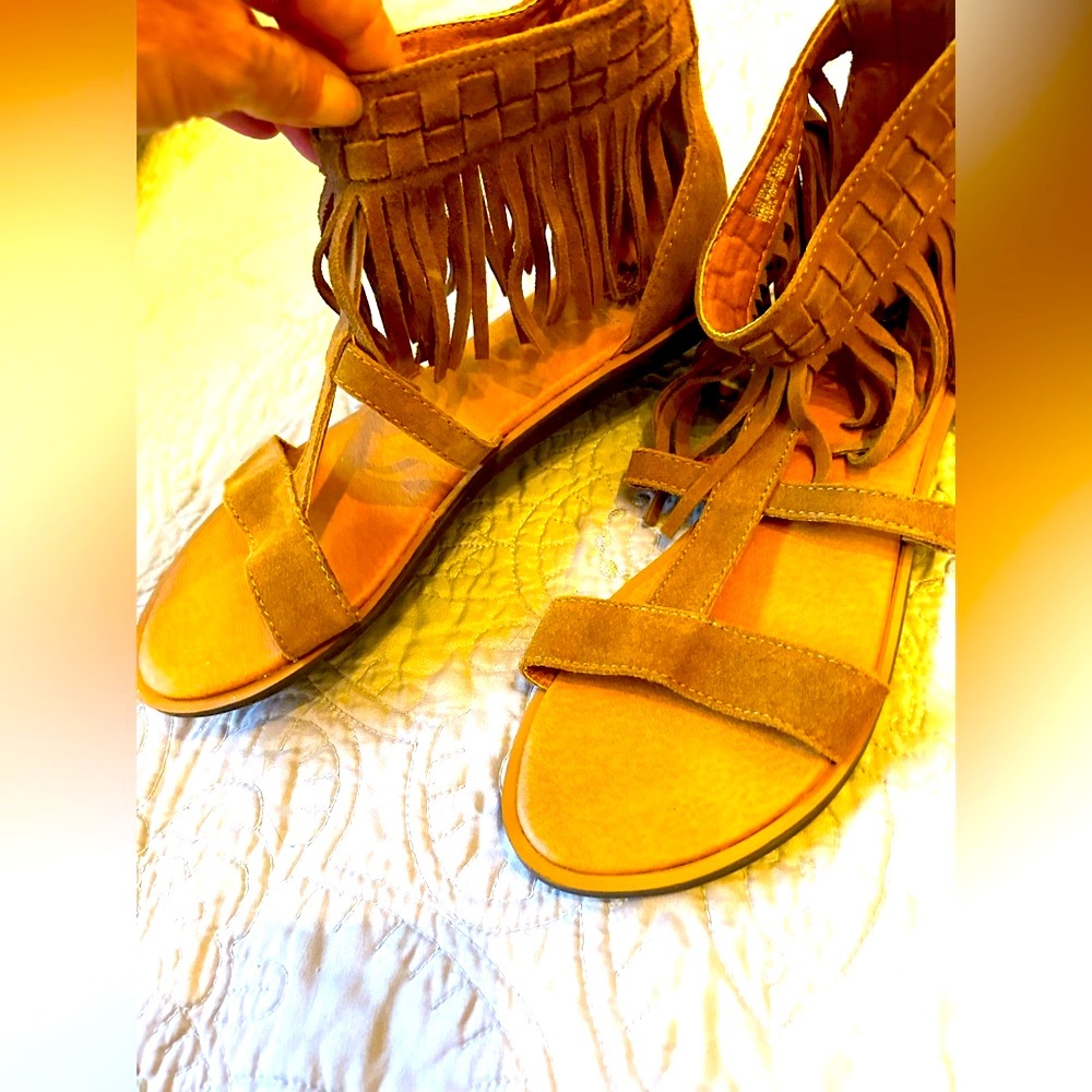 Summer Festival Sandals Size 8 Leather Fringe Flat